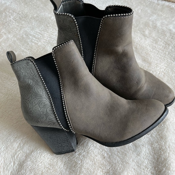 Gorgeous green booties! - Picture 1 of 3